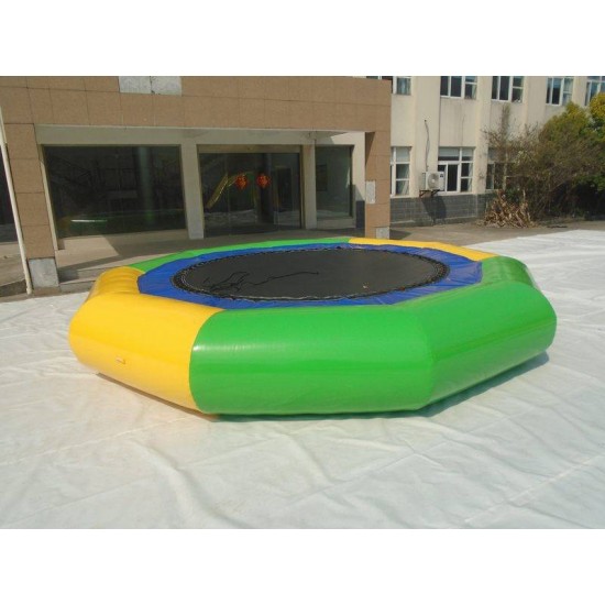 Wassertrampolin